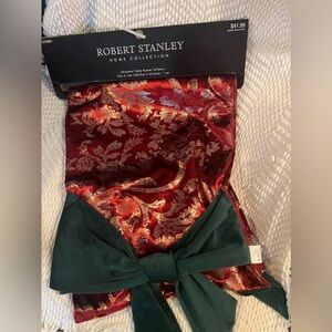 Robert Stanley Christmas Table Runner w/bows